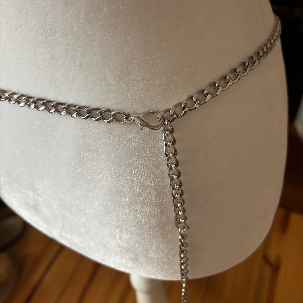 Silver Looped Chain Belt - Picture 5 of 5